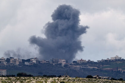 Ισραηλινός στρατιώτης χτυπά άγαλμα Ιησού Λίβανο