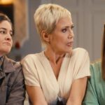 56% κοιτάζει κλεφτά το κινητό σε δημόσιο χώρο