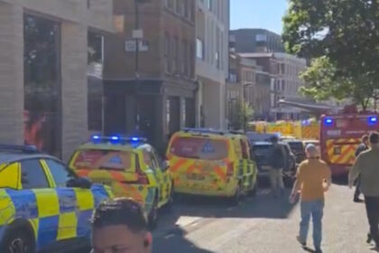 Φωτιά στην Πάρνηθα με πυροσβεστικά και αεροσκάφη