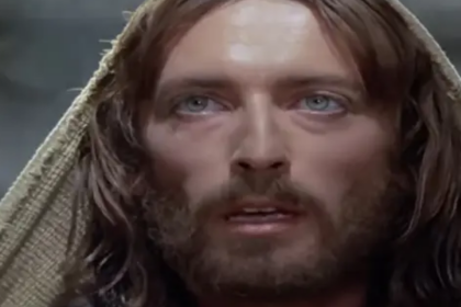 Ο Ρόμπερτ Πάουελ στη σειρά Ιησούς από τη Ναζαρέτ