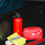 κουτί πρώτων βοηθειών αυτοκινήτου με ιατρικά υλικά