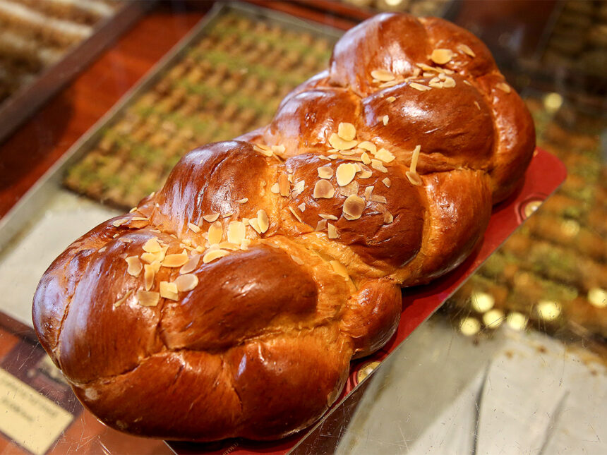 Τσουρέκι Μυτιλήνης οικογενειακό ζαχαροπλαστείο Γούναρη