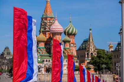 ρωσική σημαία ξένοι εργαζόμενοι πρόγραμμα Μόσχα