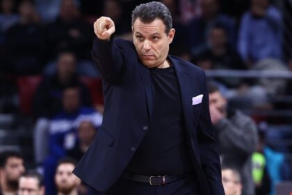 Δημήτρης Ιτούδης Ολυμπιακός προπονητής νίκη