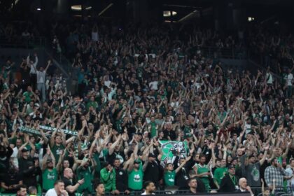 οπαδοί Παναθηναϊκού με εισιτήρια Βαλένθια