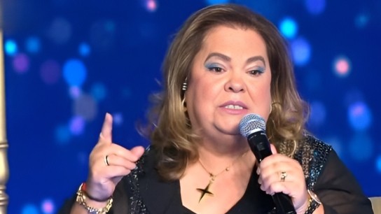 Έφη Θώδη J2US επί σκηνής και αντιπαράθεση