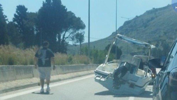 Ρυμουλκούμενο σκάφος ανετράπη δρόμο Ρόδο