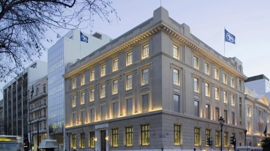 Alpha Bank απόκτηση Alpha Trust wealth management