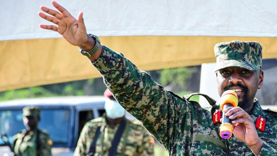 Μουχόζι Κάινερουγκάμπα 14% Έλληνας δήλωση