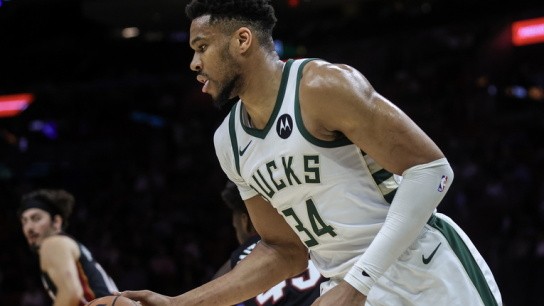 Μπλέιζερς και Γιάννης Αντετοκούνμπο σε συζήτηση