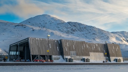 Εκκένωση αεροδρόμιο Νούουκ απειλή για βόμβα