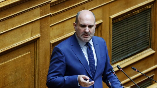 Μαρκόπουλος διέψευσε φήμες για πανεπιστημιακό πτυχίο