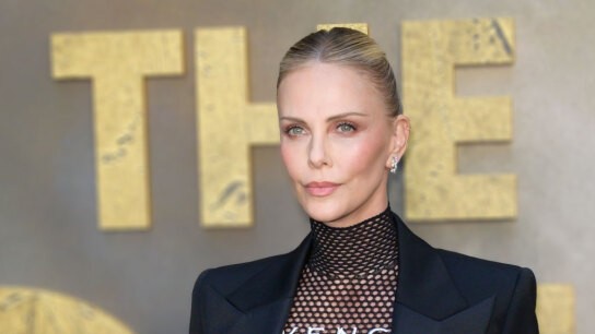 Σαρλίζ Θερόν μιλά για τη μητέρα πυροβόλησε πατέρα