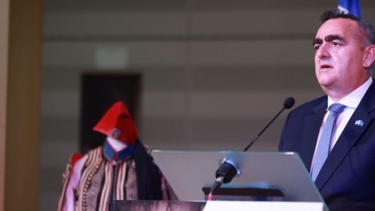 Φρέντι Μπελέρης απάντηση σε Έντι Ράμα Delphi Forum