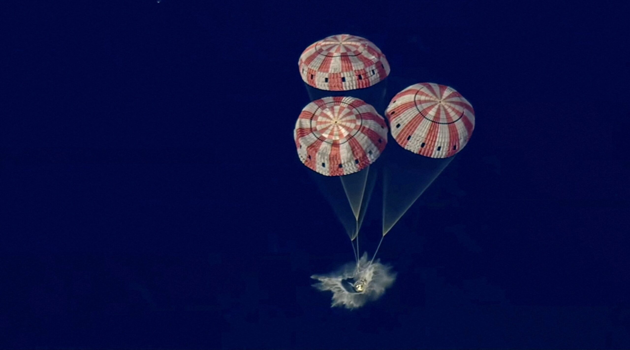 Κάψουλα Orion Artemis II προσθαλάσσωση Ειρηνικός