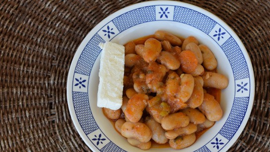 Γίγαντες πλακί ελληνικό πιάτο φασόλια σάλτσα ντομάτας