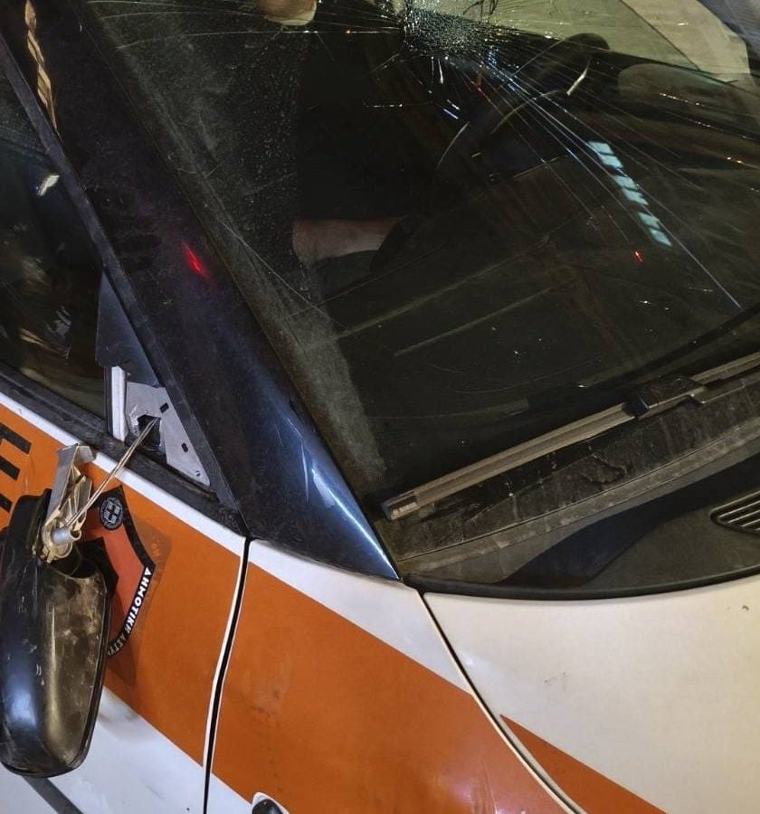 Επίθεση περιπολικό Εξάρχεια στην οδό Σόλωνος