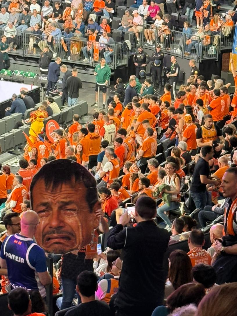 φωτογραφία Άταμαν κλαίει σε παιχνίδι Βαλένθια Παναθηναϊκός