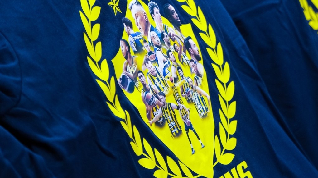 Φενέρμπαχτσε μπλουζάκια Athens πριν Game 2