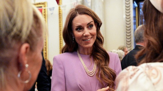 Κέιτ Μίντλετον αγκαλιάζει 88χρονο βετεράνο στο Μπάκιγχαμ