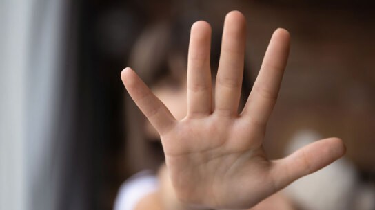 πατέρας βίαζε κόρη υπόθεση Ρόδος