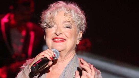 Τάνια Τσανακλίδου ροζ τριαντάφυλλα γενέθλια 74