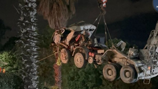 Μπετονιέρα Ρόδος στην αυλή με σκυρόδεμα