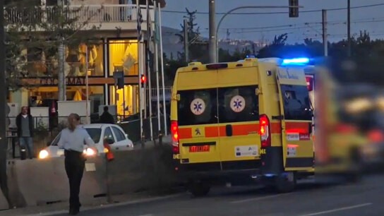 Τροχαίο Ποσειδώνος Πικροδάφνη με κλειστή λωρίδα