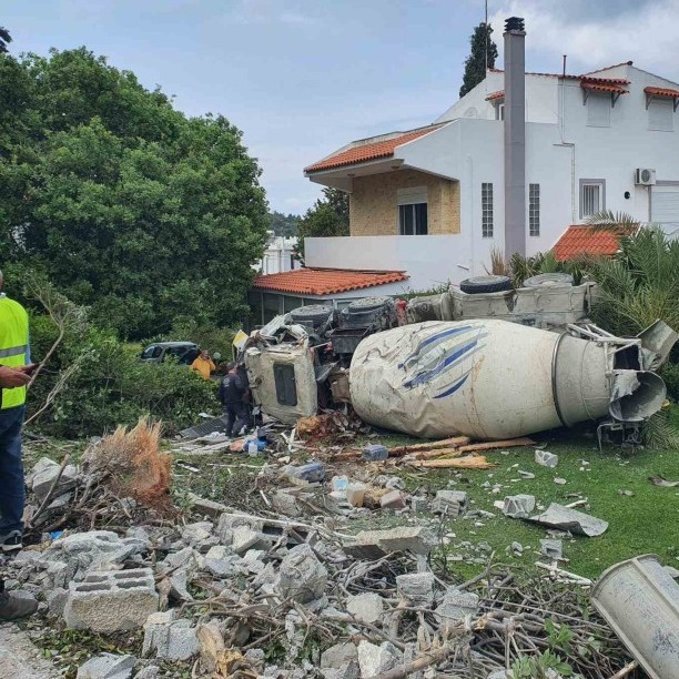Μπετονιέρα Ρόδος εισβολή σε αυλή 23 Απριλίου