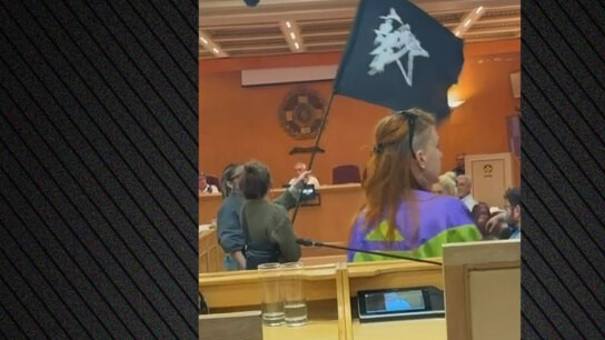 Εισβολή στο Δημοτικό Συμβούλιο για τα Προσφυγικά Λεωφόρου Αλεξάνδρας