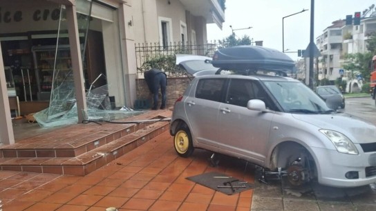 Αυτοκίνητο έπεσε γκρεμό Πάρνηθα διάσωση