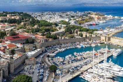 Αεροδρόμιο Ρόδου τουριστική σεζόν αφίξεις