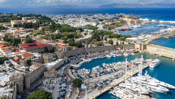 Αεροδρόμιο Ρόδου τουριστική σεζόν αφίξεις