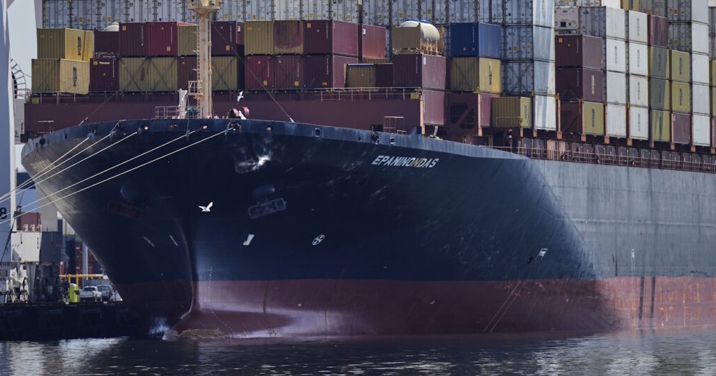 πλοίο Epaminondas στα Στενά του Ορμούζ μετά την επίθεση