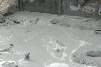 Κυψέλη διαρροή υγρό τσιμέντο έδαφος