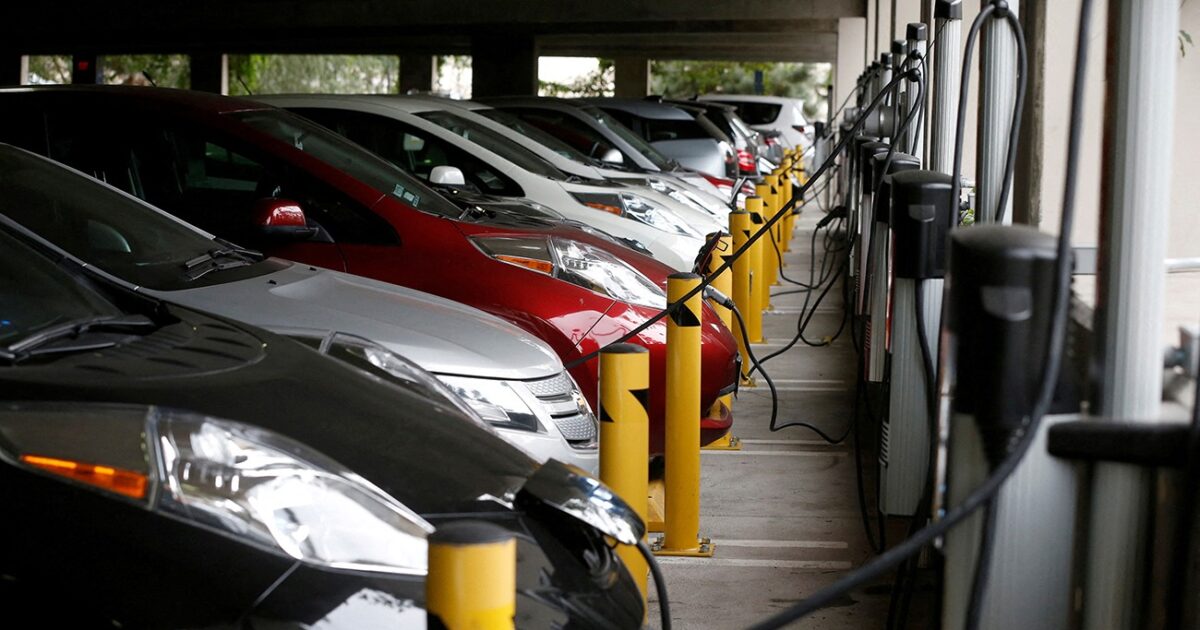 Κινούμαι Ηλεκτρικά πρόγραμμα ηλεκτρικών αυτοκινήτων χρήματα