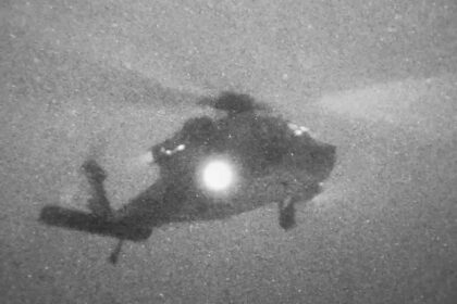 Αμερικανοί πεζοναύτες επιβιβάζονται στο M/V Touska