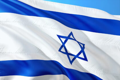 Ερείπια πολυκατοικίας από πυραυλικό πλήγμα στη Χάιφα