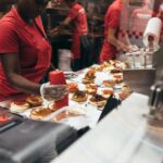 Jerry Murrell CEO Five Guys προσφορά μπέργκερ χάος