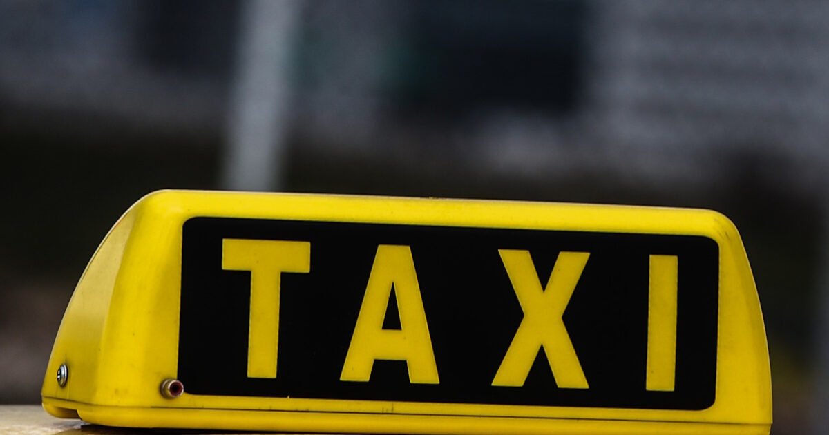συνελήφθη 41χρονος με πλαστή άδεια ταξί Πειραιά