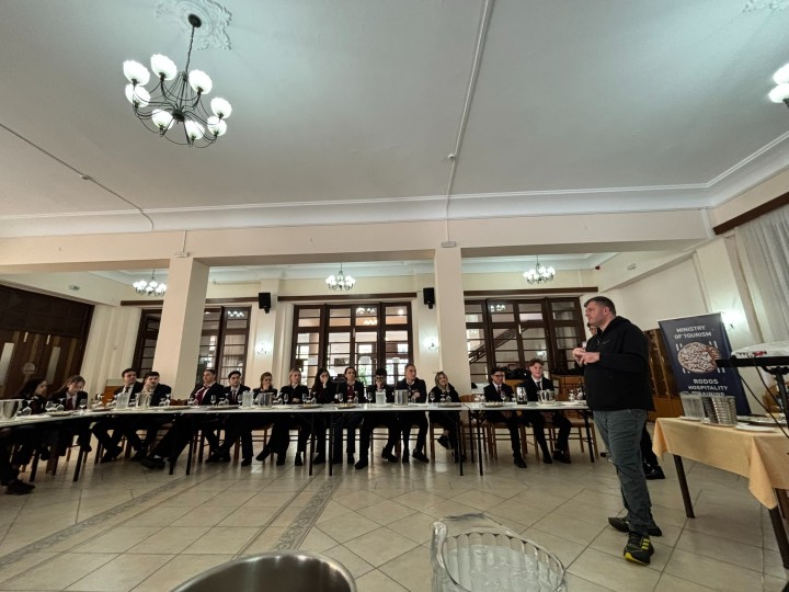 Σεμινάριο γευσιγνωσίας οίνου σχολή τουρισμού Ρόδος