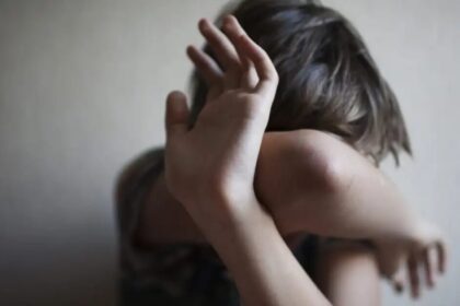 πατέρας Πάτρα εξανάγκαζε 12χρονο υπό όρους