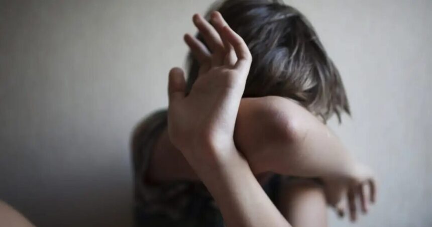 πατέρας Πάτρα εξανάγκαζε 12χρονο υπό όρους