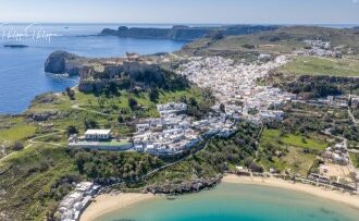 Ακύλας ηθοποιός σε σκηνή γάμου της σειράς