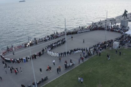300 χορευτές στη Νέα Παραλία Θεσσαλονίκης πασχαλινή εκδήλωση