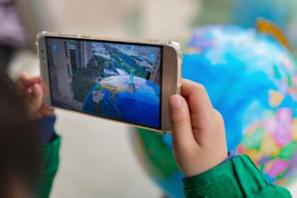 Ανακοίνωση απαγόρευση social media παιδιά κάτω 15