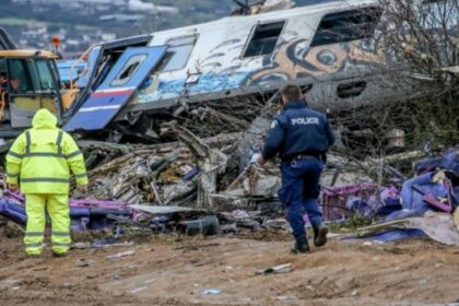 πραγματογνώμονας των Τεμπών ΙΧ καμένο στην Πανεπιστημιούπολη