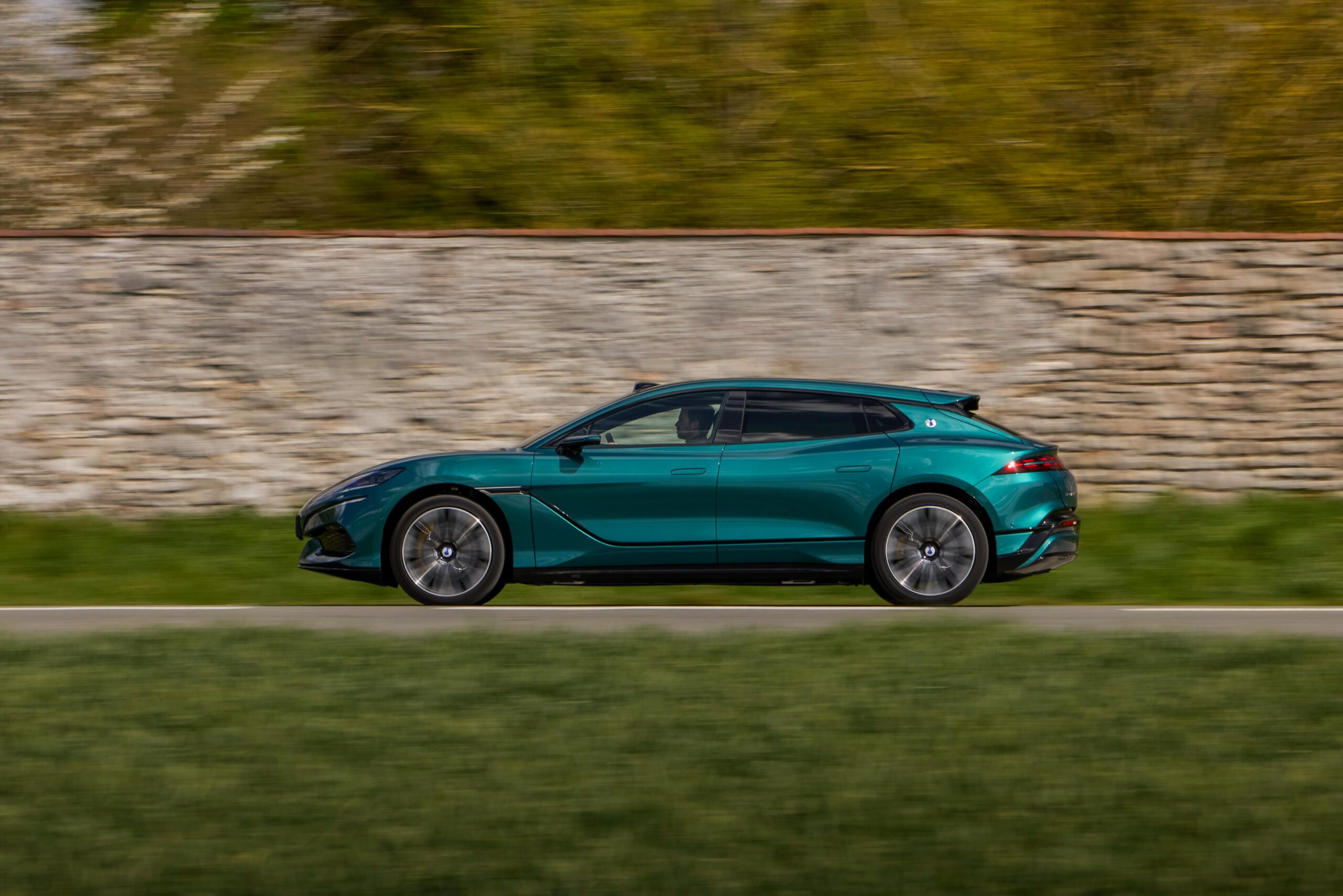 Denza Z9GT shooting brake premium αυτοκίνητο BYD