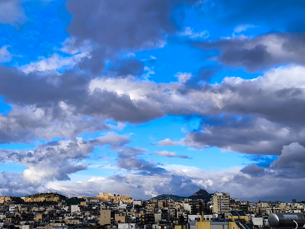 τοπικές βροχές 22 Απριλίου και σποραδικές καταιγίδες