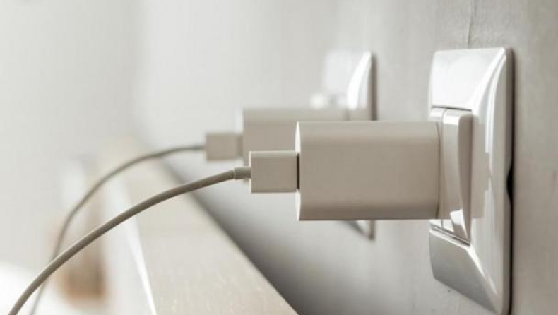 φορτιστές κινητών στην πρίζα χωρίς συσκευή
